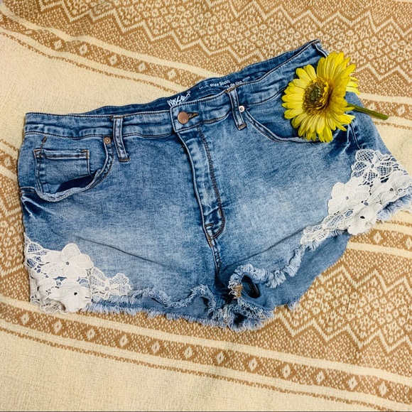 Mossimo Supply Co. Pants - {MOSSIMO} Embroidered High Rose Shorts